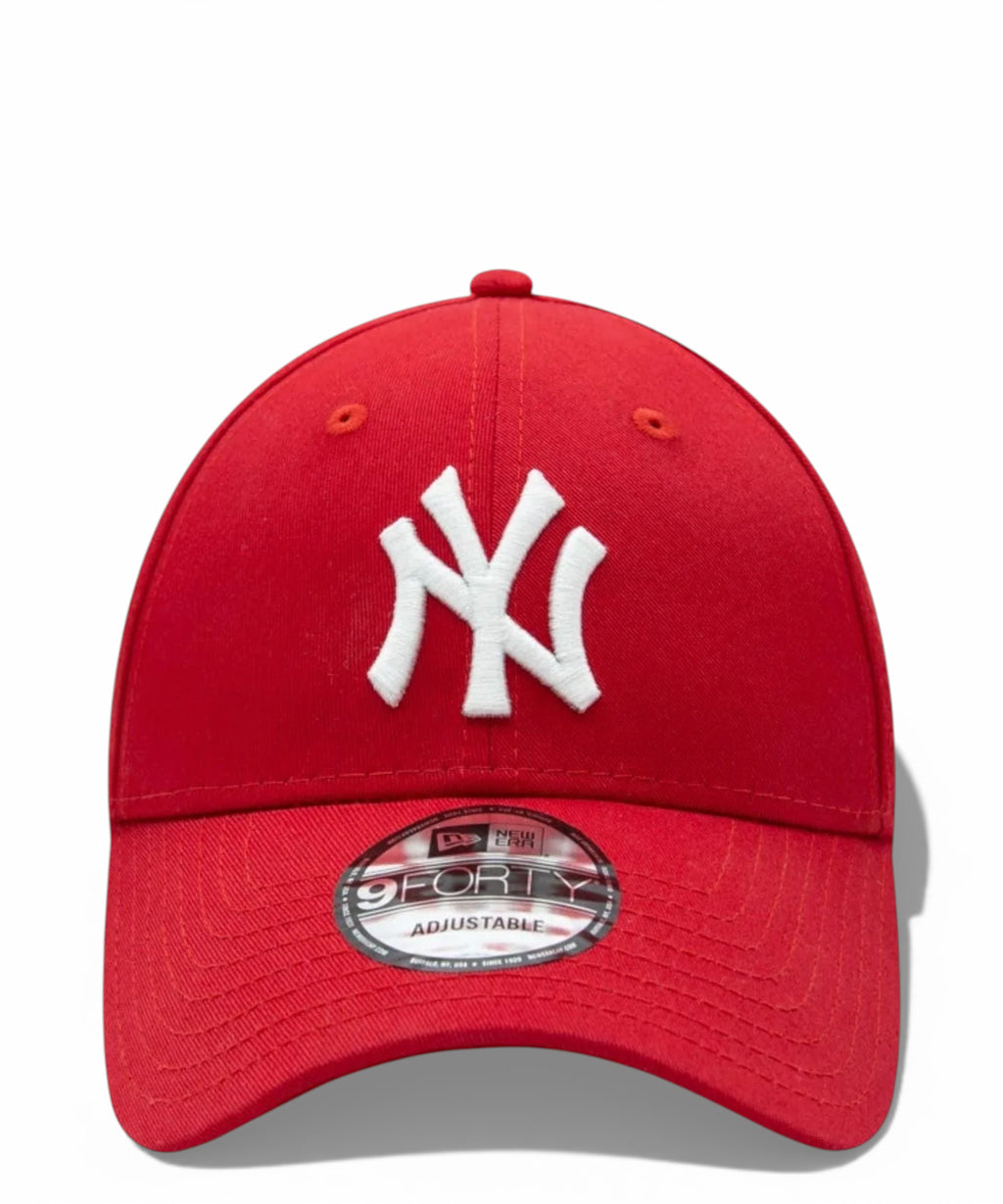 New Era Yankees 9FORTY Cap with embroidered logo