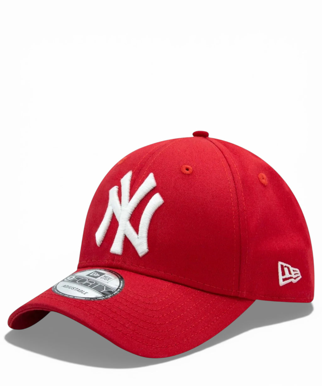 New Era Yankees 9FORTY Cap with embroidered logo
