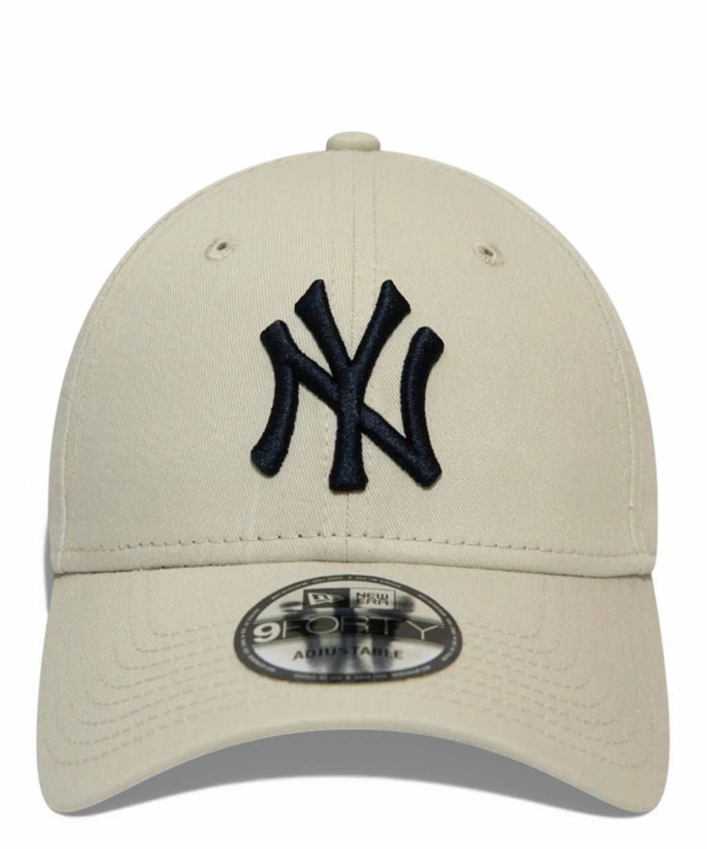 New Era Yankees 9FORTY Cap with embroidered logo