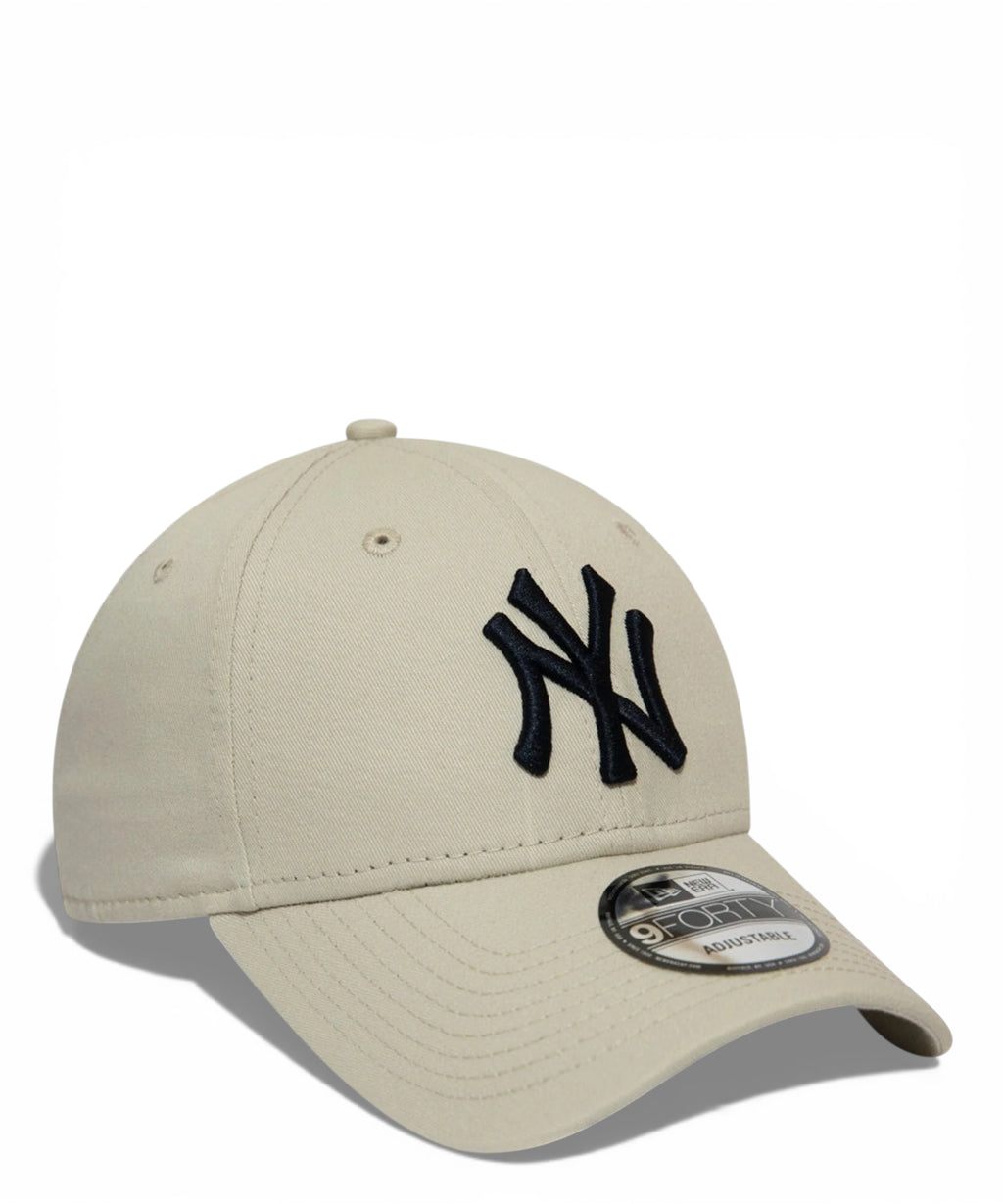 New Era Yankees 9FORTY Cap with embroidered logo
