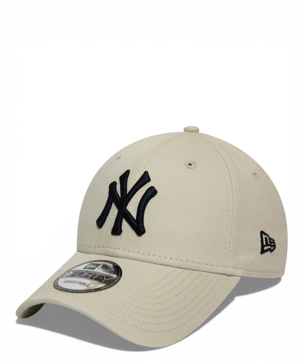 New Era Yankees 9FORTY Cap with embroidered logo