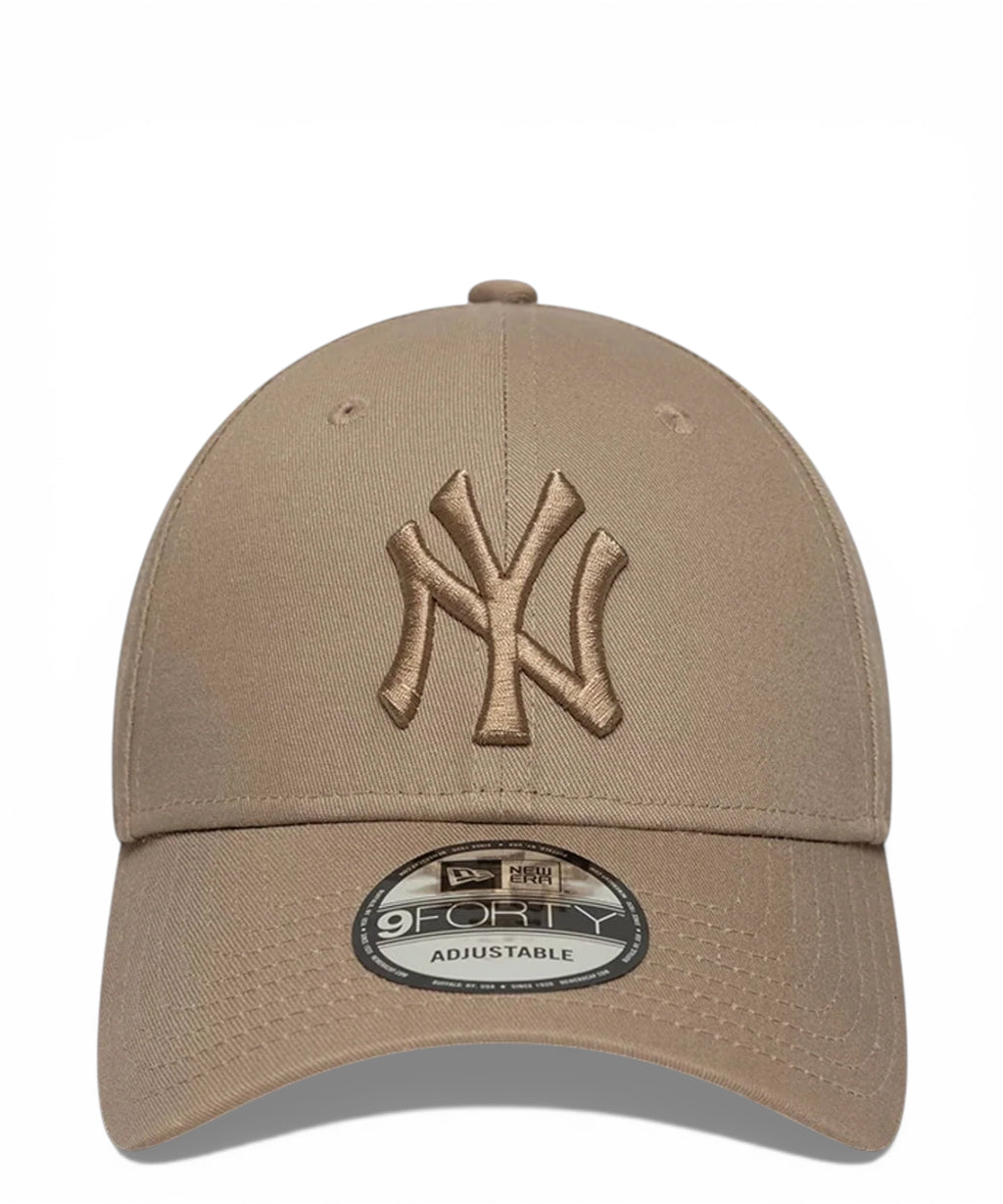 New Era Yankees 9FORTY Cap with embroidered logo