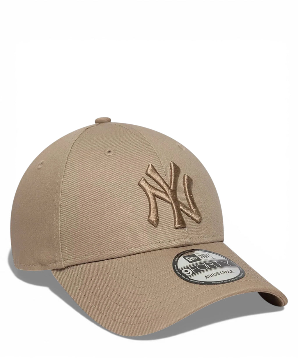 New Era Yankees 9FORTY Cap with embroidered logo