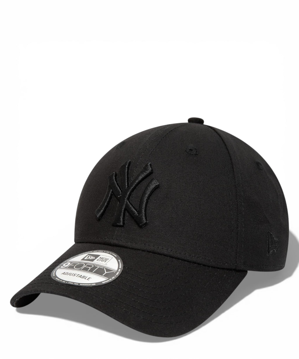 New Era Yankees 9FORTY Cap with embroidered logo
