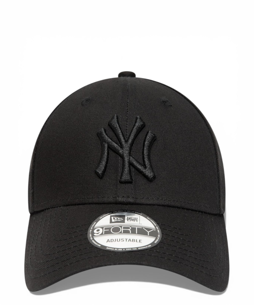 New Era Yankees 9FORTY Cap with embroidered logo