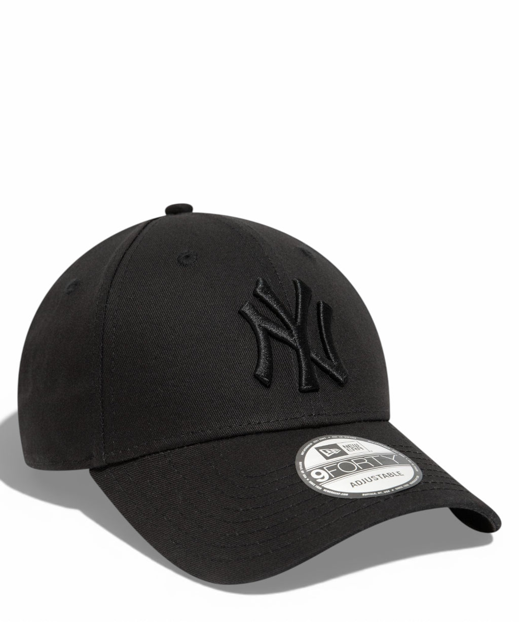 New Era Yankees 9FORTY Cap with embroidered logo