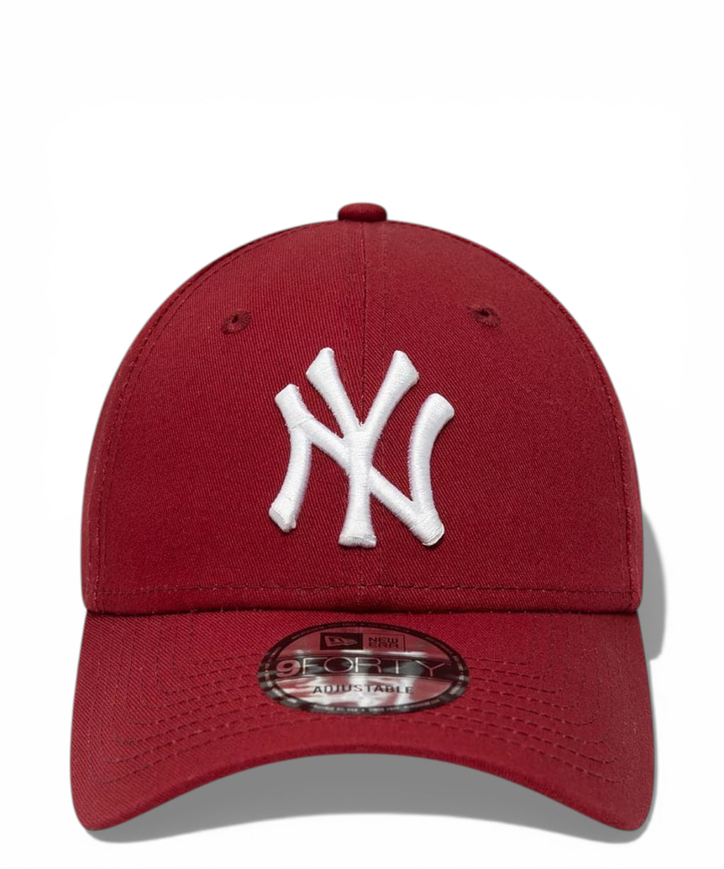 New Era Yankees 9FORTY Cap with embroidered logo