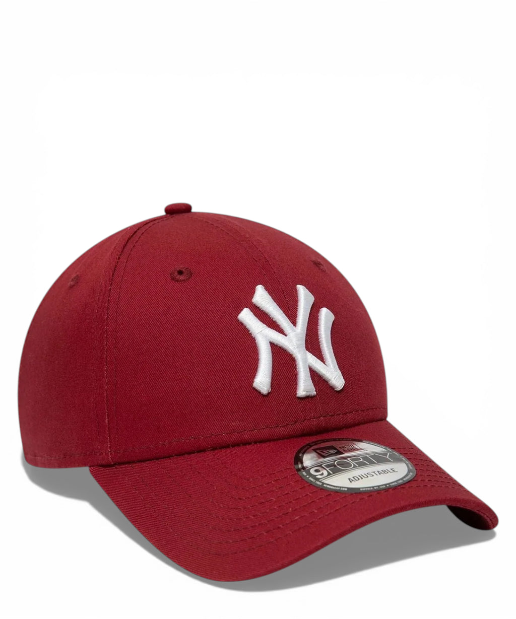 New Era Yankees 9FORTY Cap with embroidered logo