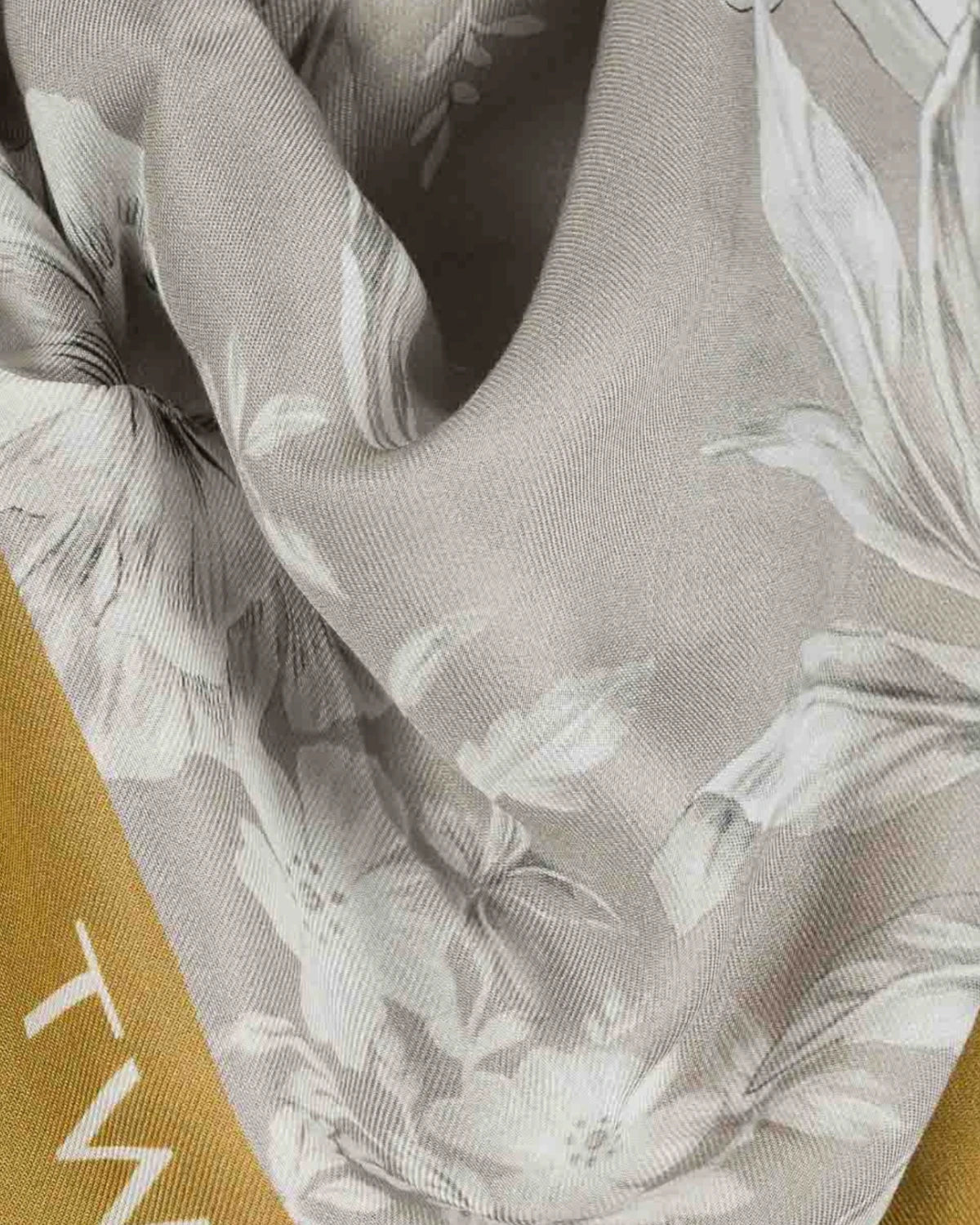 Kefiah in Viscosa con Stampa Floreale e Bordo a Contrasto-Twinset-Sciarpe & stole-Vittorio Citro Boutique