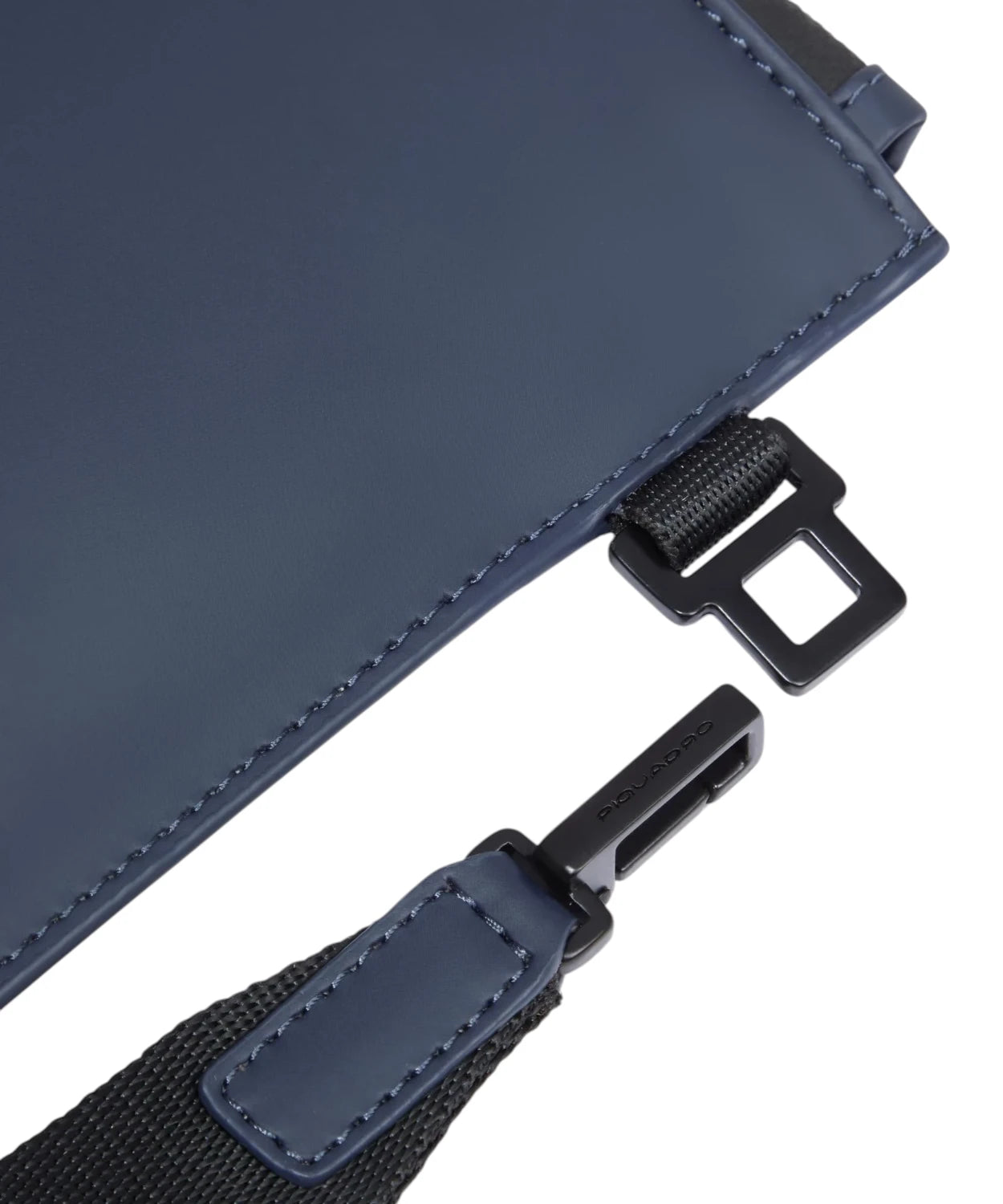 Pochette Piquadro in Tessuto Gommato