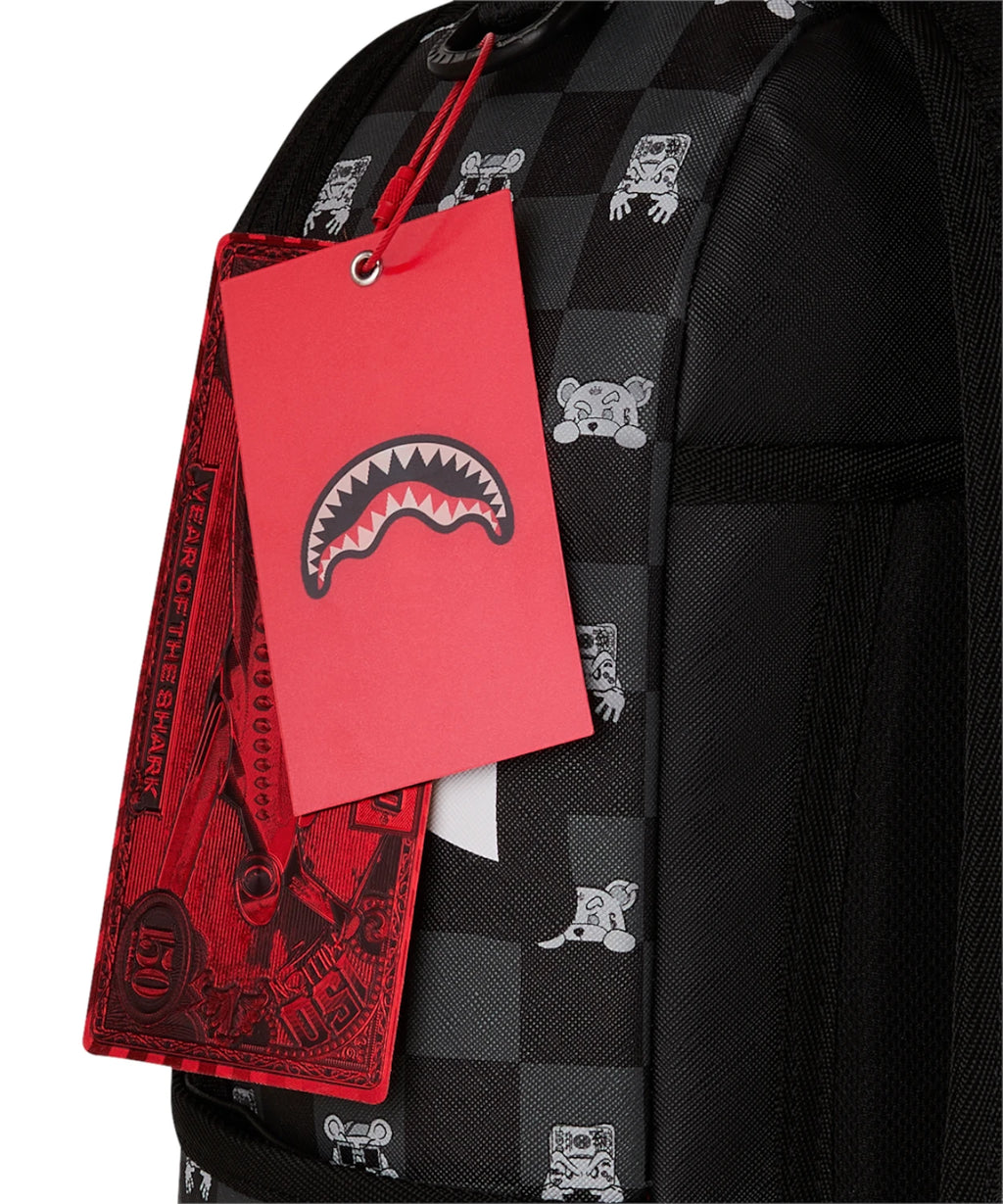 Mochila Sprayground Gris con Personaje Asomándose y Estampado de Tiburón