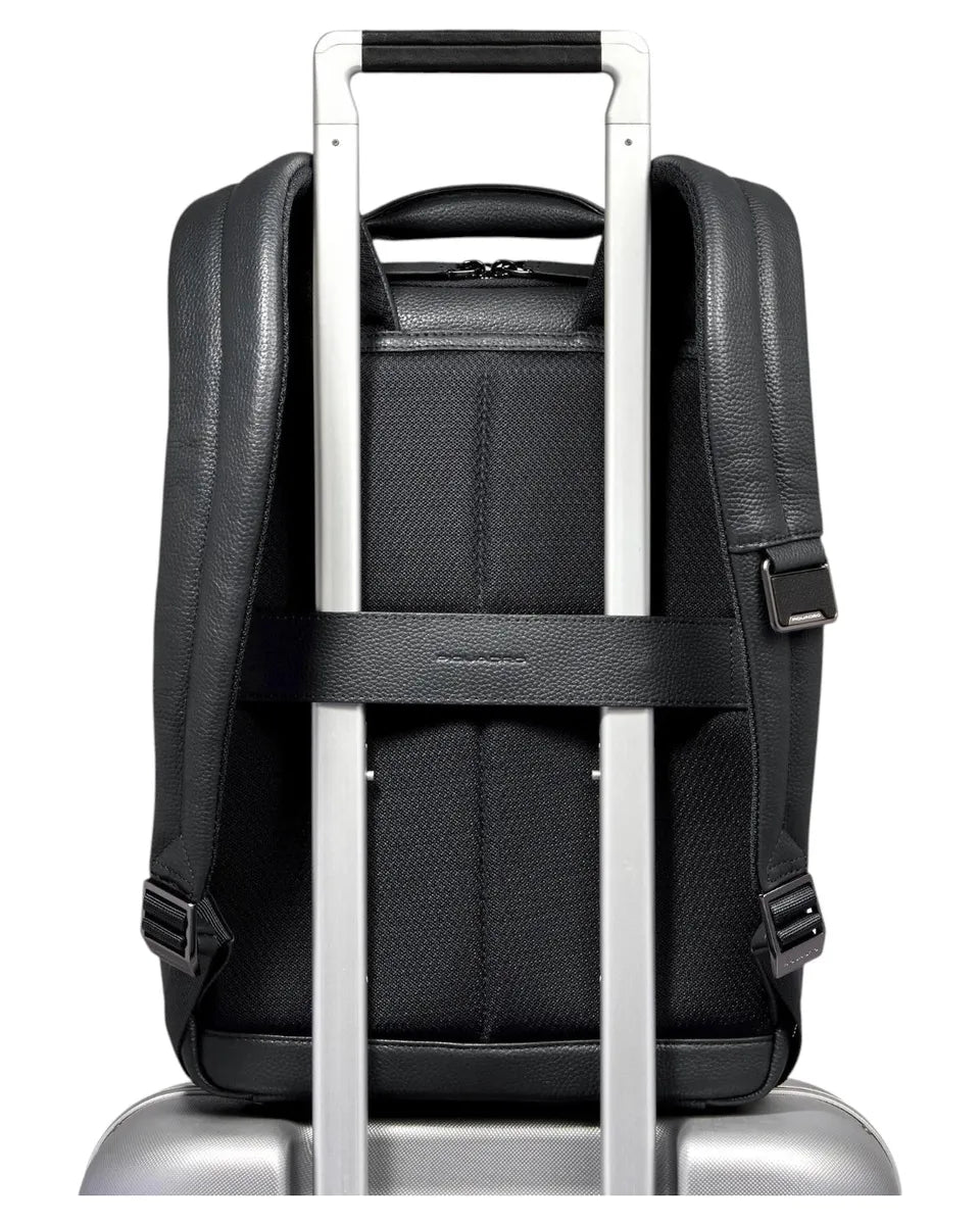 Zaino Uomo Porta PC 14" in Pelle con Protezione RFID e Cavo Antifurto-Piquadro-Zaini-Vittorio Citro Boutique