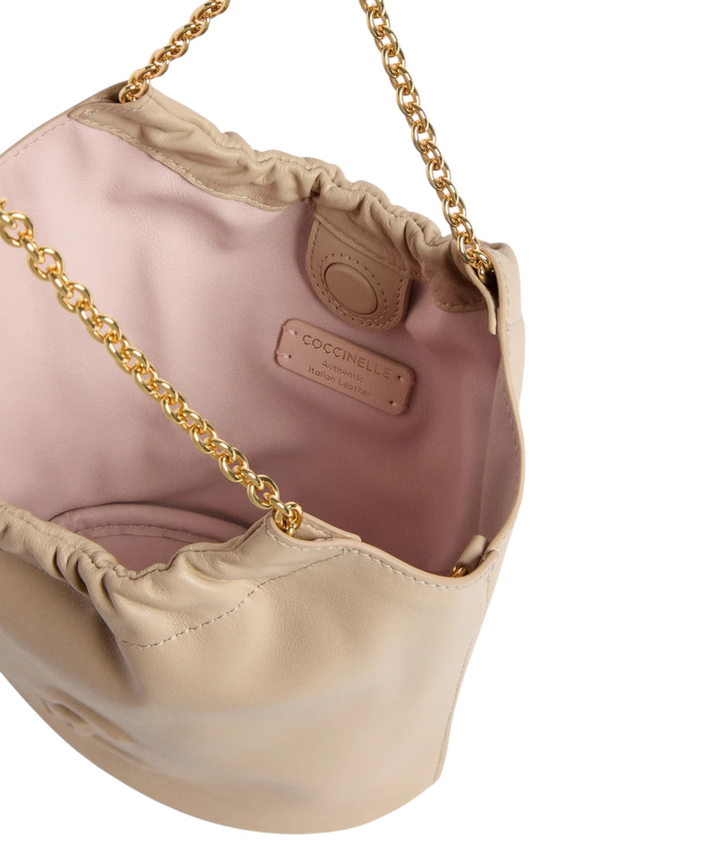 Borsa Coccinelle Smash Mini s řetízkovými uchy