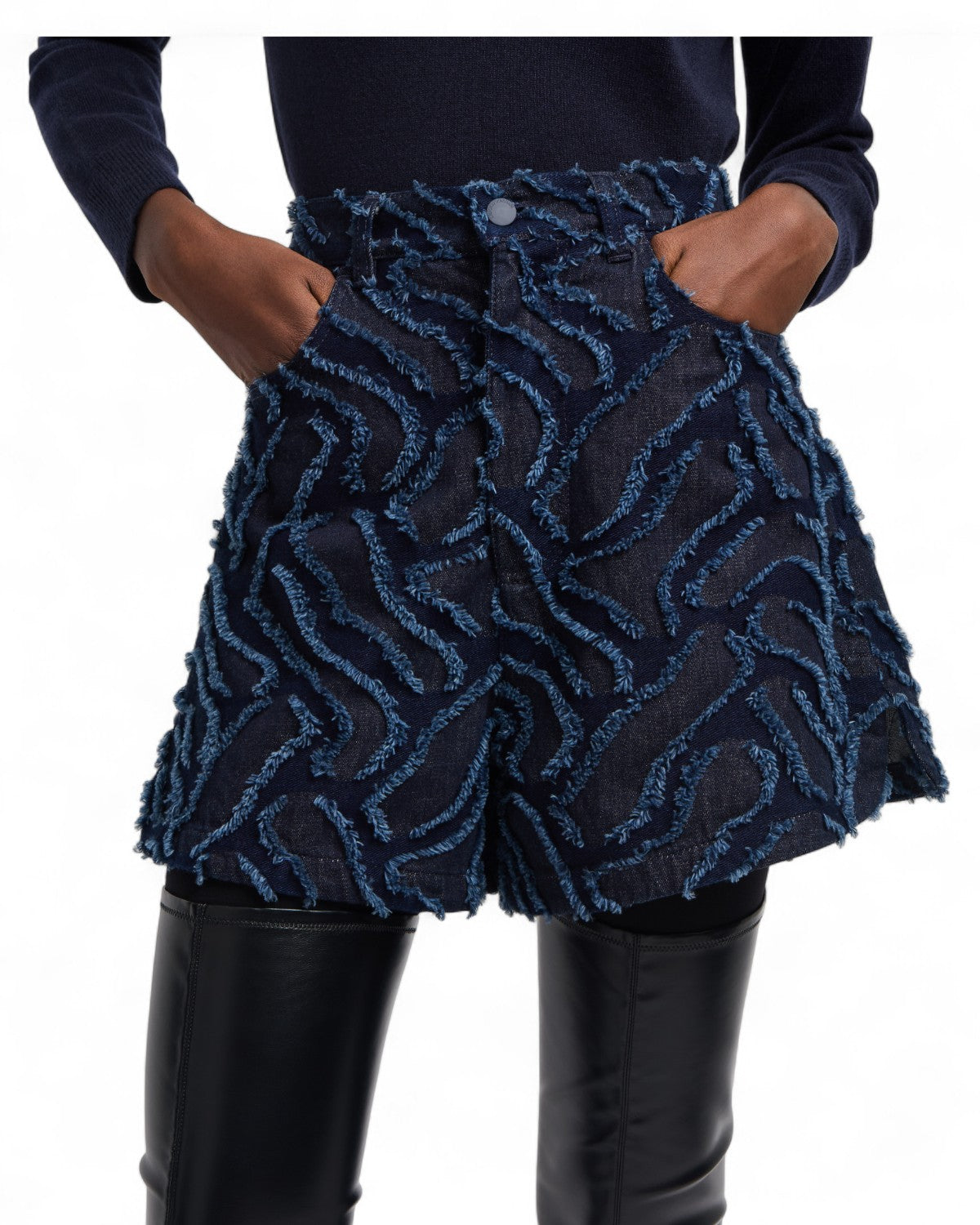 Shorts in denim jacquard con motivo a rilievo sfrangiato-Emporio Armani-Shorts-Vittorio Citro Boutique