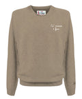 Heron Light Pullover mit der Stickerei „Sommelier…“.