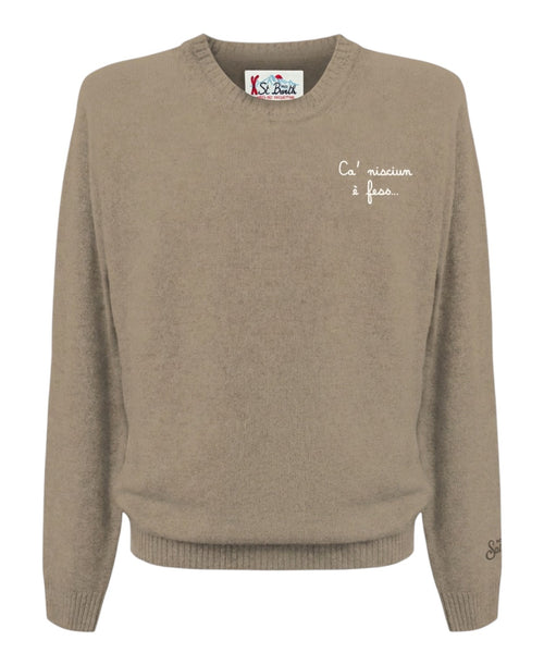 Heron Light Pullover mit der Stickerei „Sommelier…“.