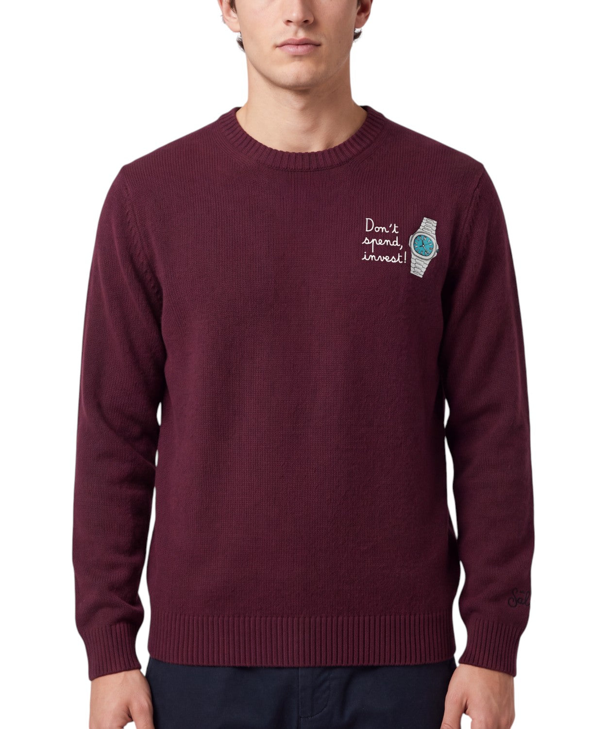 Heron Light Pullover mit der Stickerei „Sommelier…“.
