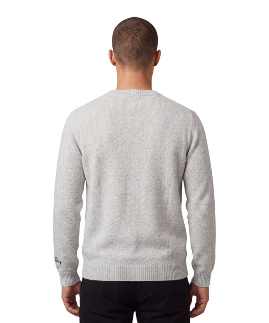 Heron Light Pullover mit der Stickerei „Sommelier…“.