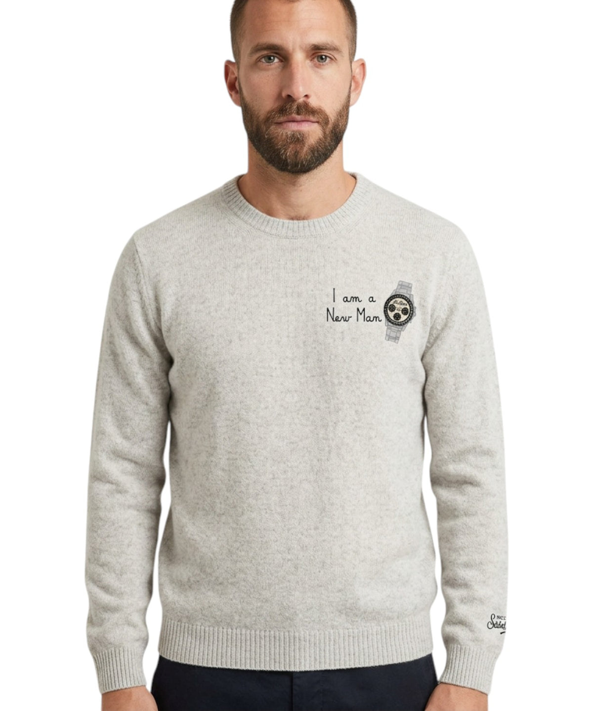 Heron Light Pullover mit der Stickerei „Sommelier…“.