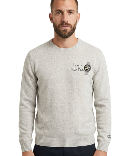 Heron Light Pullover mit der Stickerei „Sommelier…“.