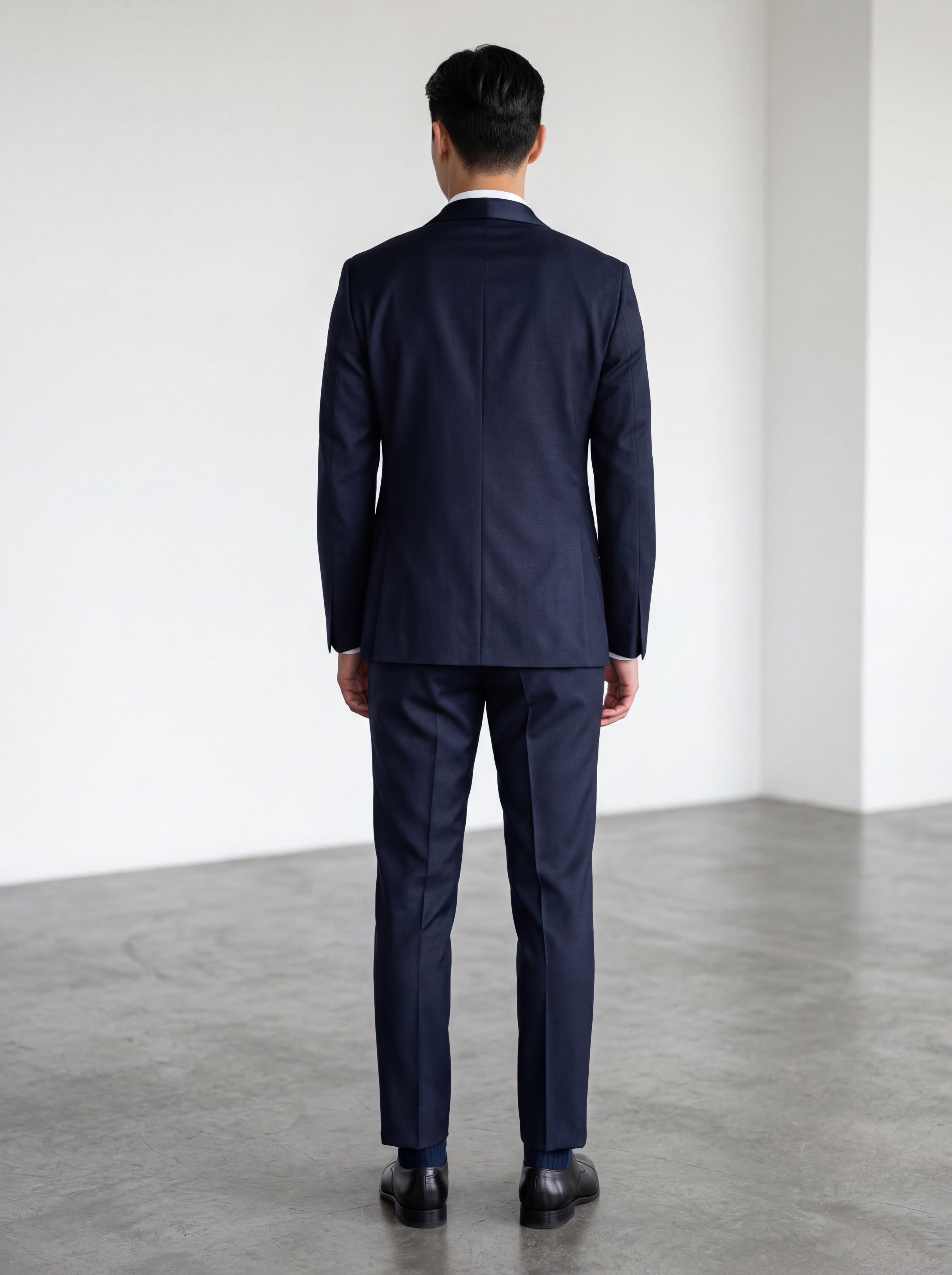 Abito Smoking Blu Tre Pezzi - Eleganza e Comfort