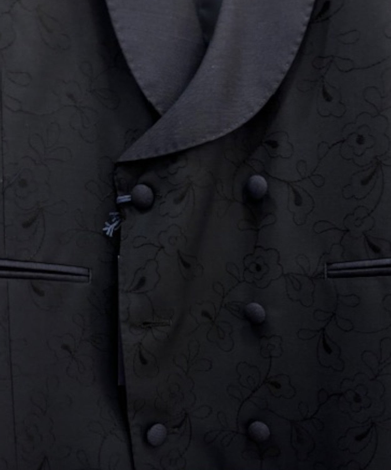 Abito Uomo Lardini - Eleganza Sartoriale per Cerimonie