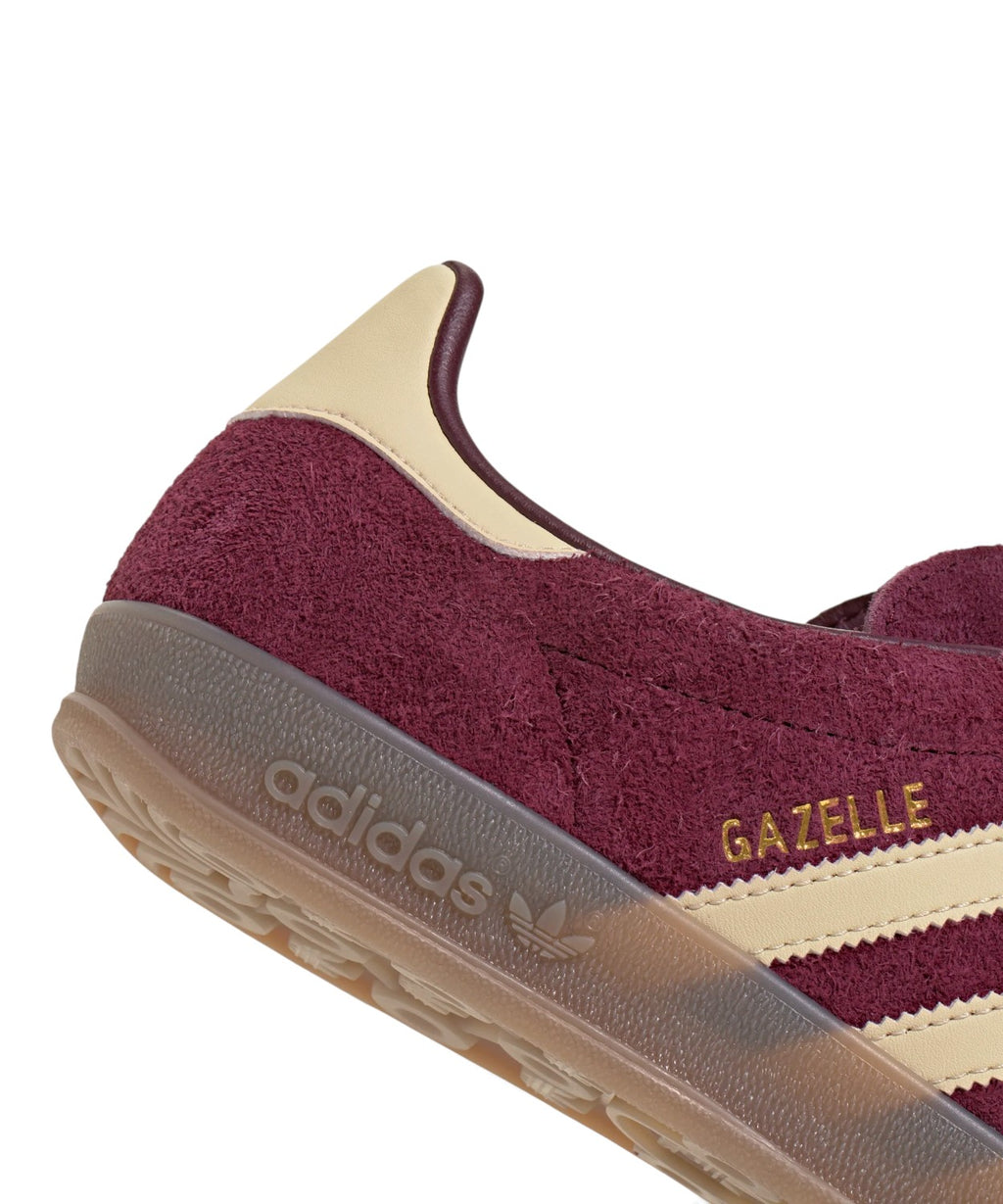 adidas Gazelle Indoor sneakers in suede con suola gum
