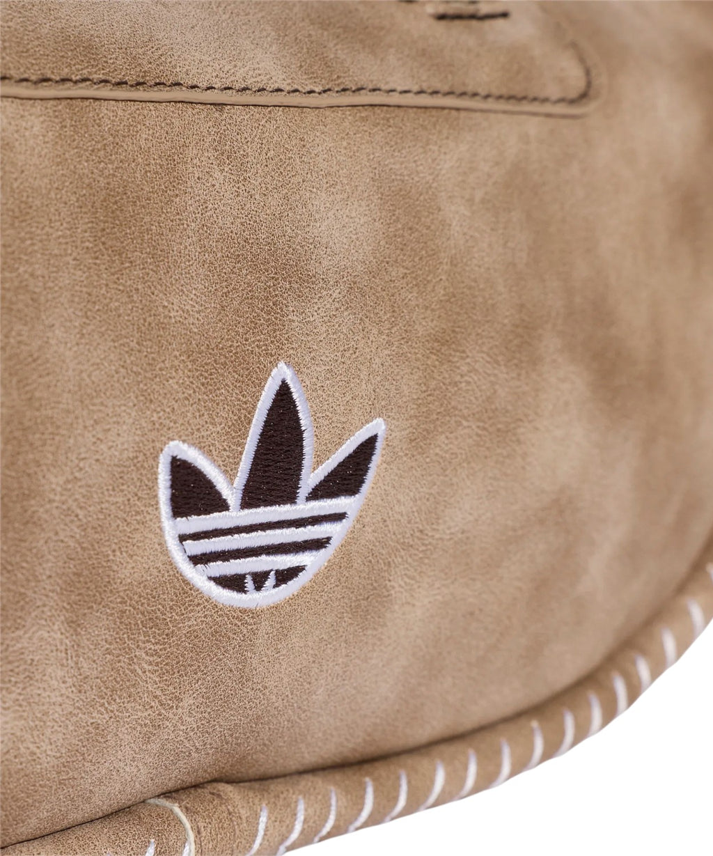 Bolso de bolos alargado adidas beige con logo Trefoil