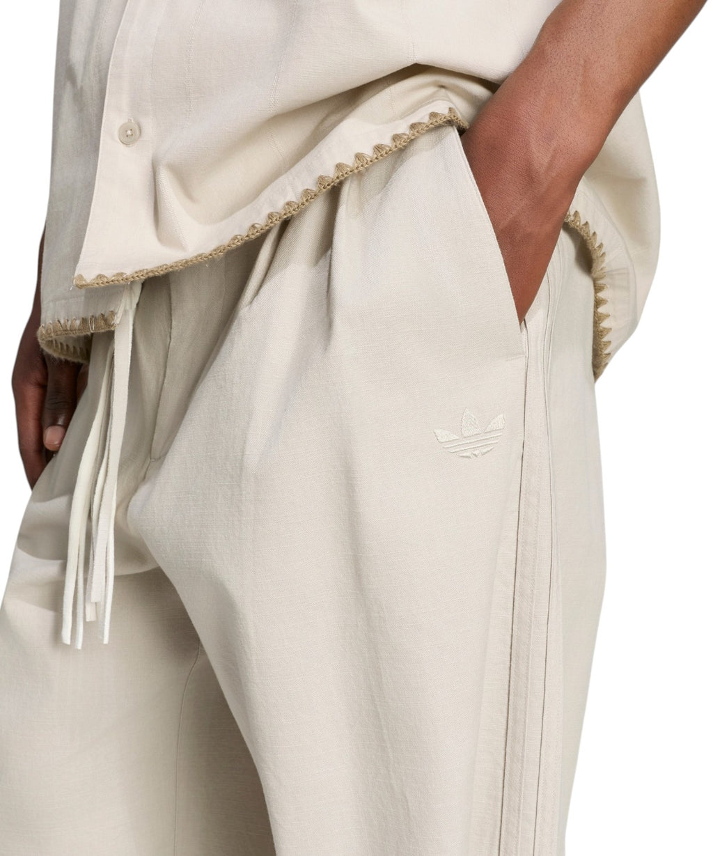 Pantaloni rilassati adidas Originals in beige