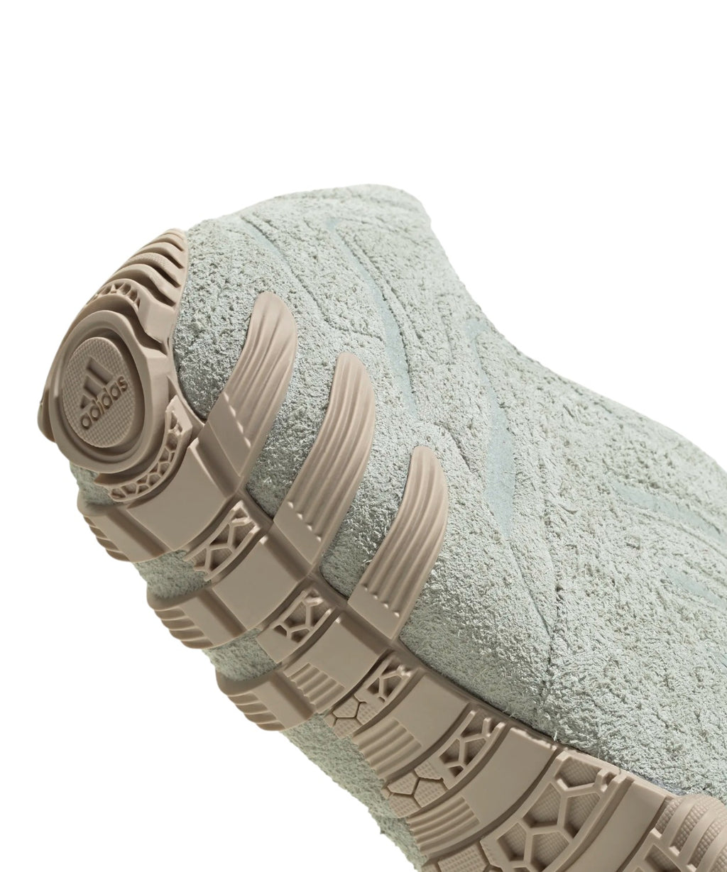 Scarpe Adidas Ghost Sprint in Suede per Running 2000