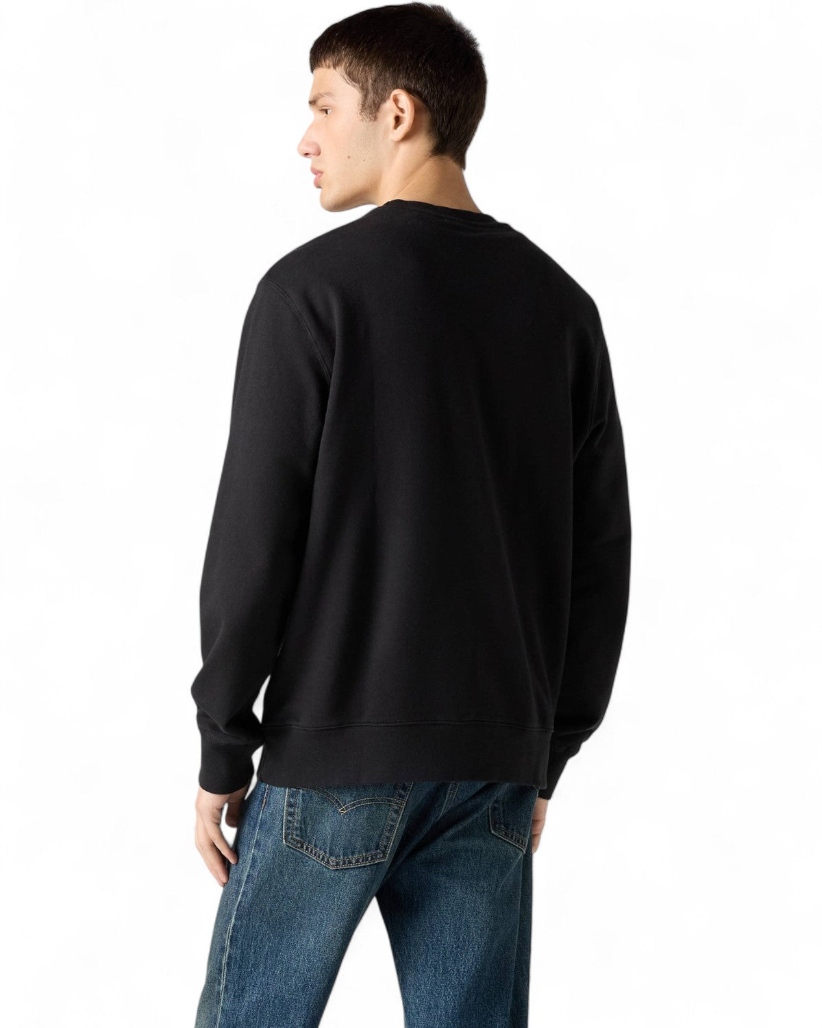 Vista posteriore della Felpa Girocollo Cotton Original Housemark Levi's indossata, vestibilità comoda e tessuto in cotone 100%.