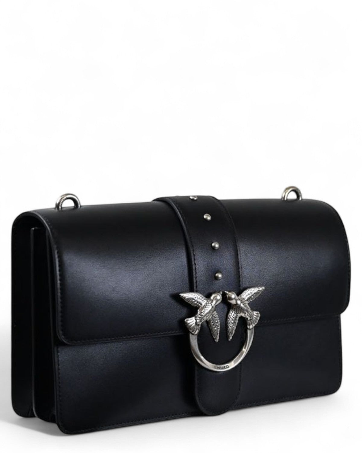 Borsa a spalla PINKO Love Bag One Simply in pelle nera, vista laterale con dettagli metallici e design compatto per outfit invernali.