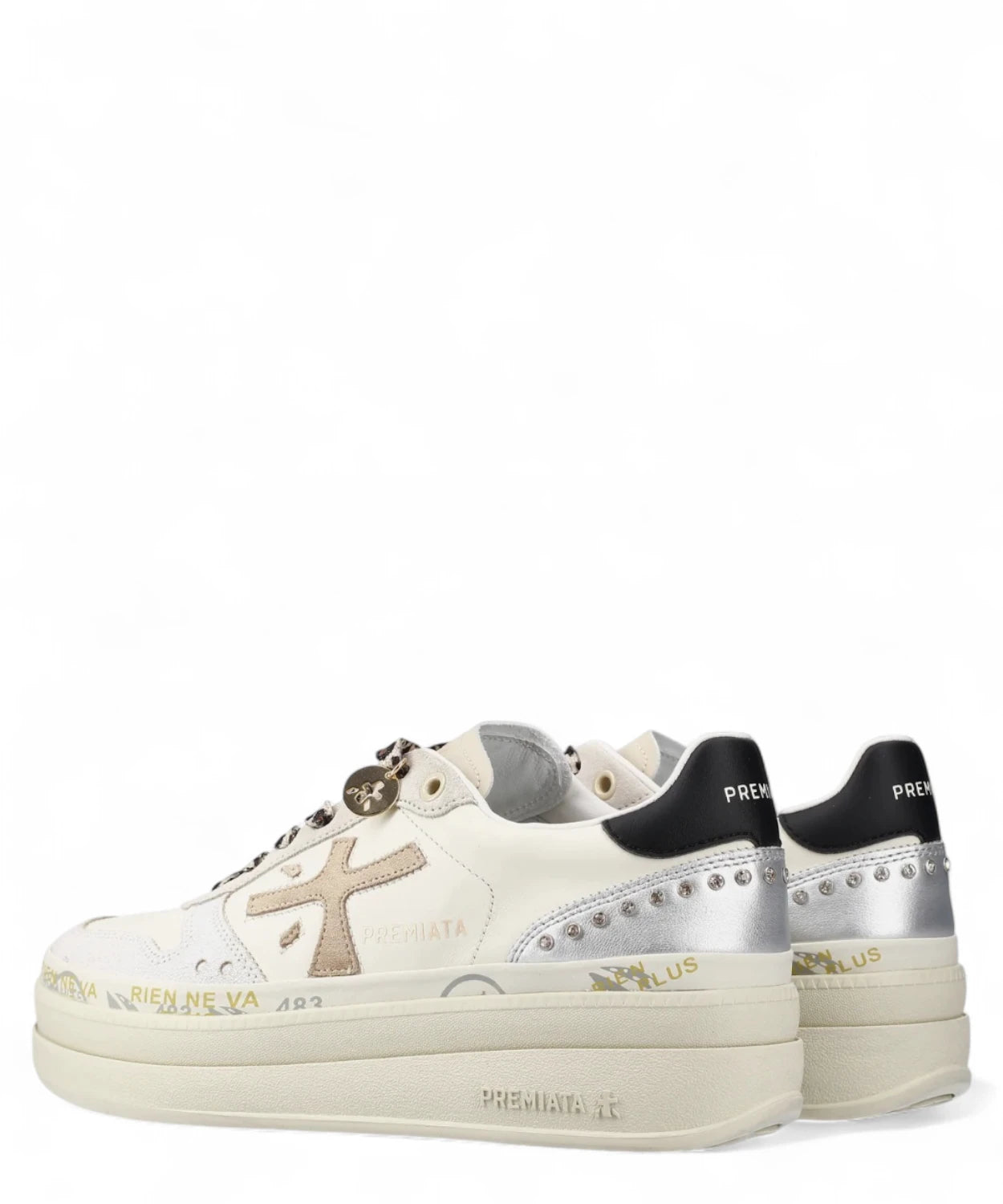 Sneakers Platform Premiata Micol 7751 con tallone bicolore e borchie argentate, ideali per outfit invernali di tendenza.
