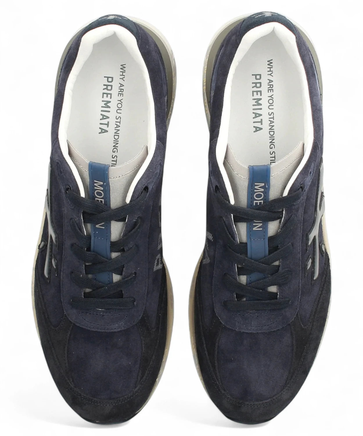 Sneakers Premiata Moerun 7776, vista dall’alto con soletta personalizzata e linguetta blu, ideali per comfort e stile urbano.