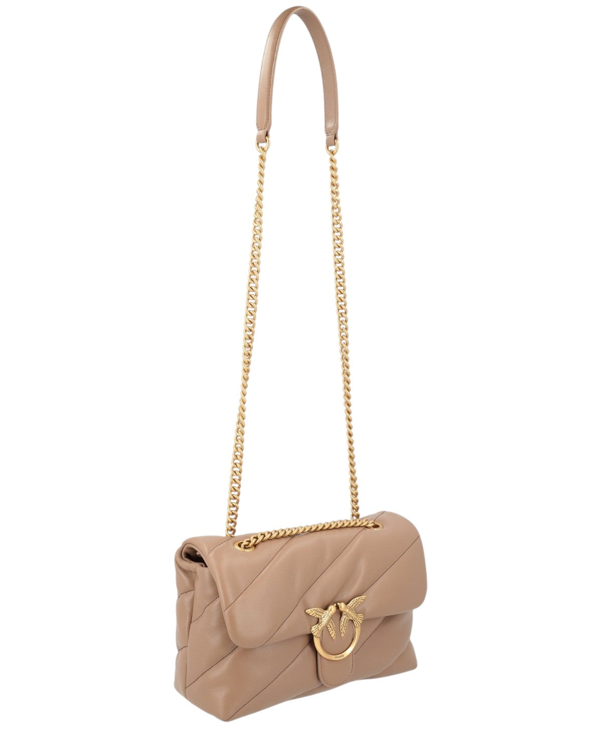 Borsa a spalla Love Bag Puff in nappa beige con tracolla regolabile in catena dorata, perfetta per look invernali eleganti e versatili.