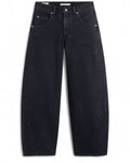 Levi’s Jeans Donna Barrel Super Baggy Vita Alta Oversize in denim nero con gamba curva extra ampia, stile audace e moderno per l'inverno.