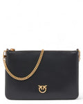 Borsa Pinko in pelle nera con tracolla rimovibile a catena dorata e chiusura zip, ideale per look eleganti e versatili invernali.
