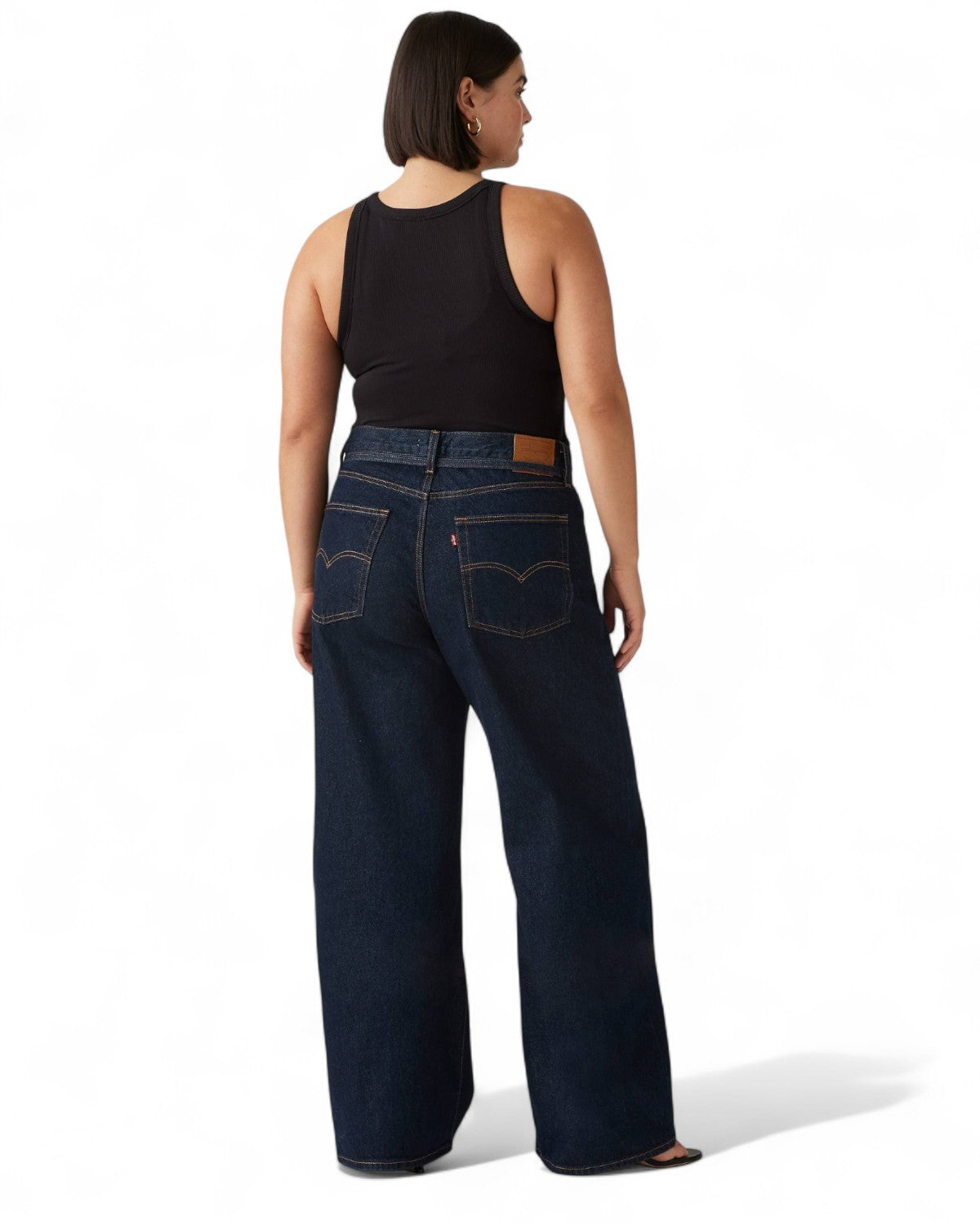 Retro dei jeans XL Levi's Straight con tasche posteriori e patch logo, denim blu scuro per un look urban femminile FW26.