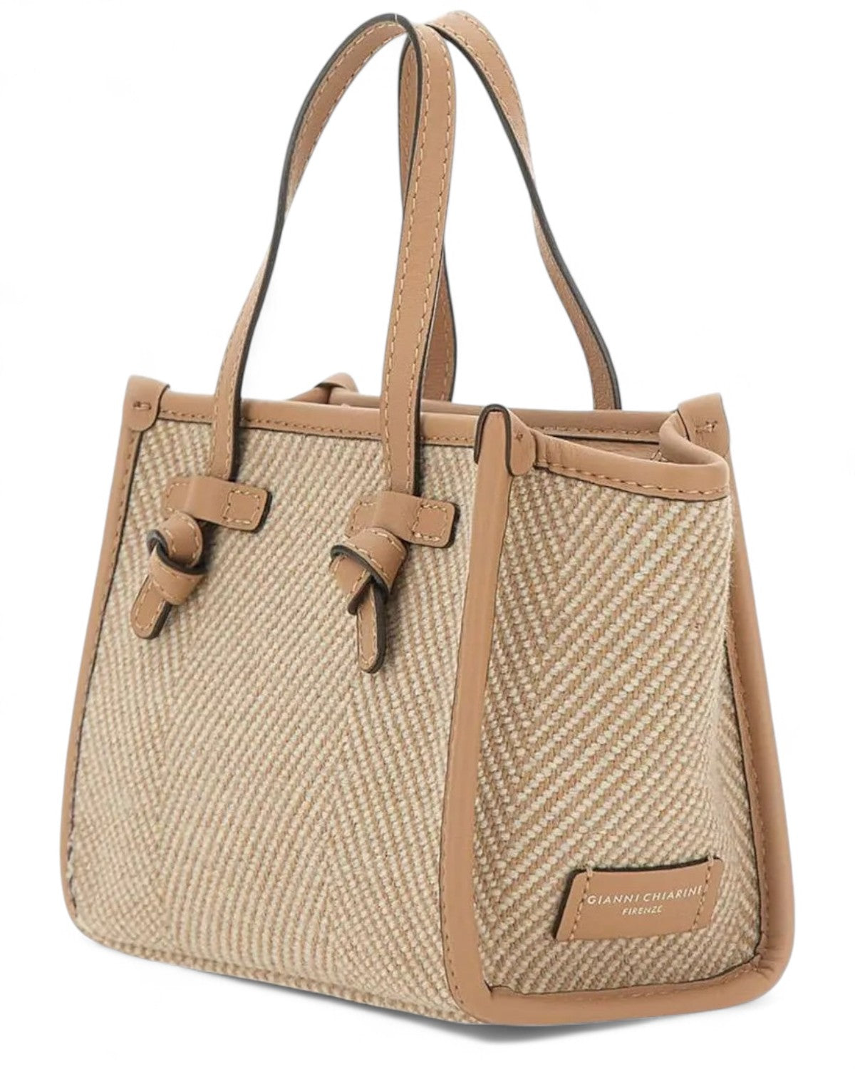 Borsa a mano Miss Marcella Gianni Chiarini invernale con logo laterale, design sofisticato e struttura compatta per ogni occasione.