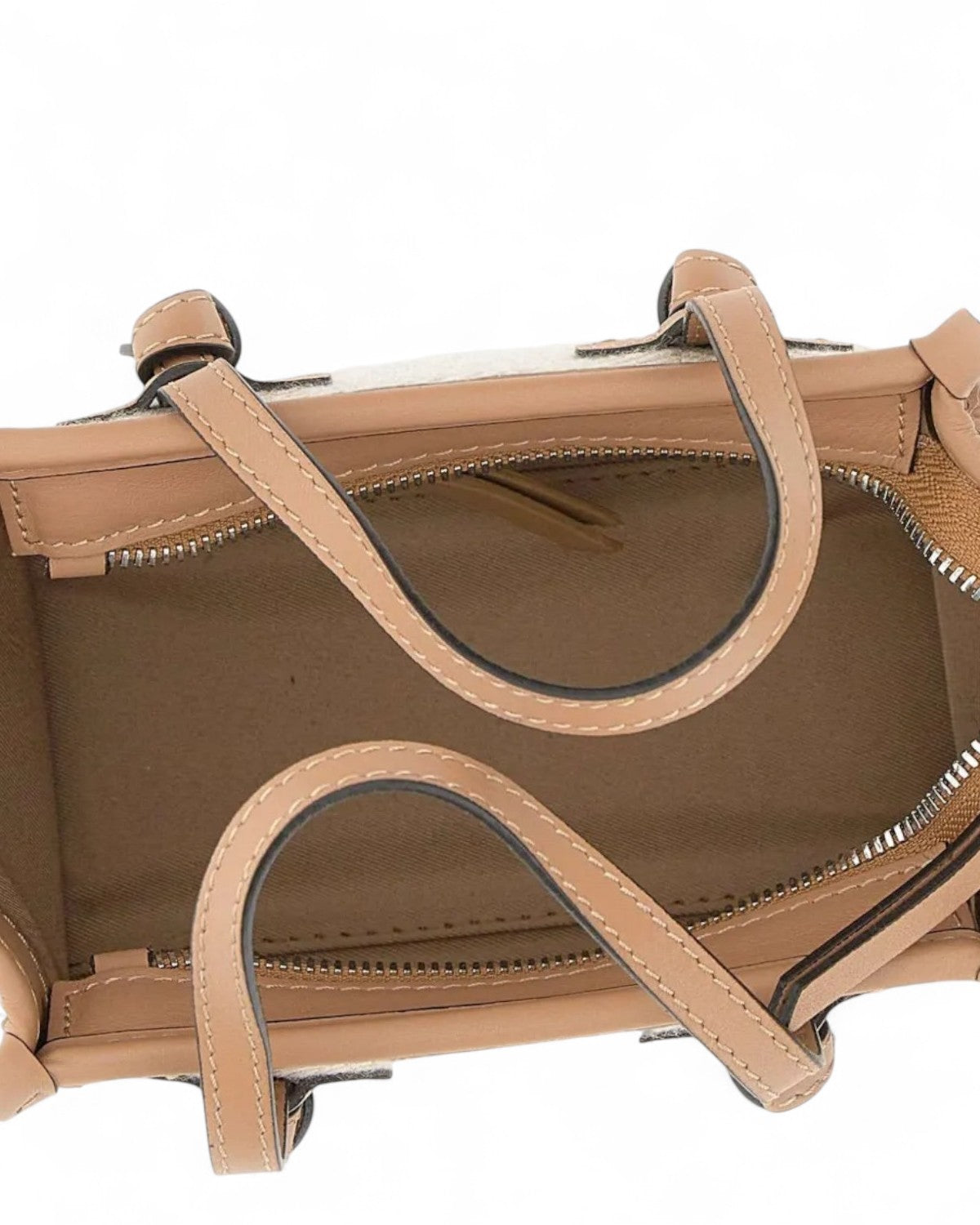 Interno della borsa Miss Marcella Gianni Chiarini con zip e scomparti spaziosi, perfetta per un uso quotidiano con stile.