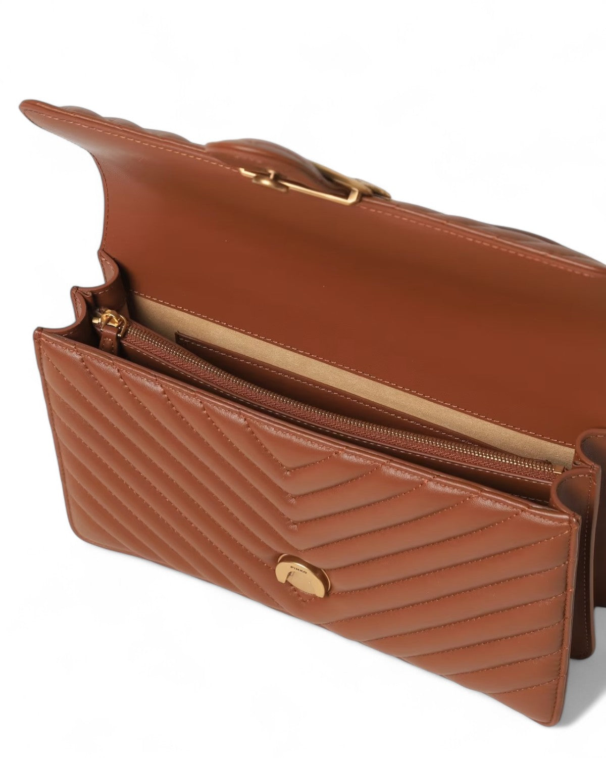 Interno della Borsa a tracolla Nappa Chevron Pinko con scomparti multipli e chiusura magnetica, ideale per organizzare accessori con stile.
