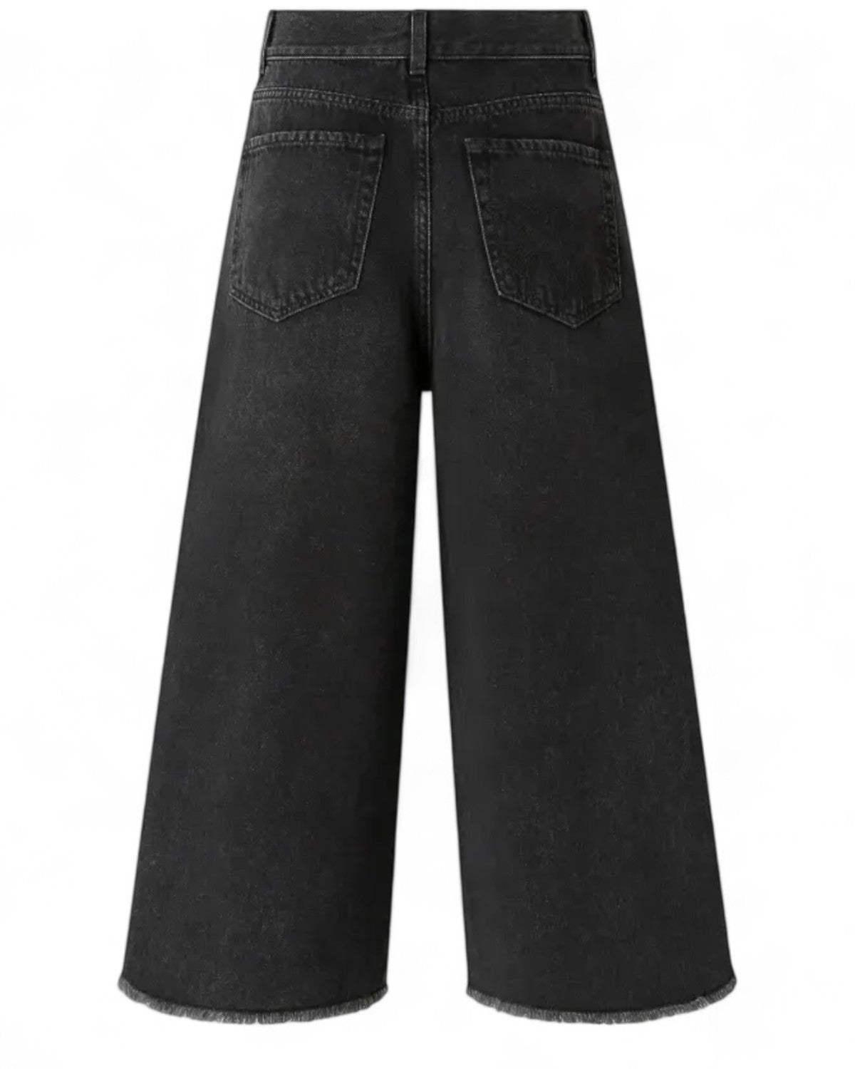 Retro del Bermuda denim nero Pinko con tasche posteriori e taglio ampio. Design in cotone 100% con finitura vintage sfrangiata.