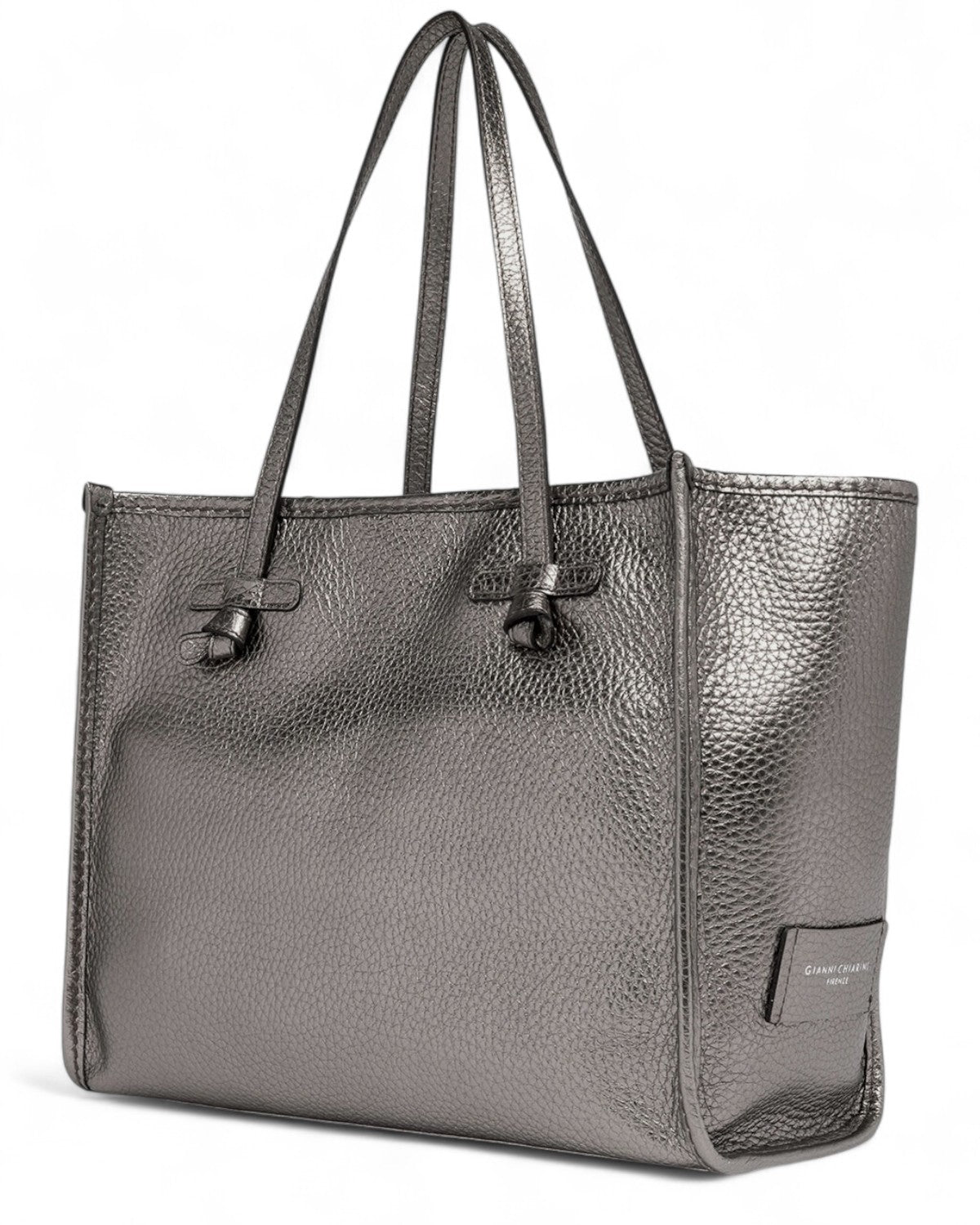 Borsa a spalla Marcella in pelle grana maxi, vista laterale che evidenzia la struttura capiente e finiture raffinate per outfit sofisticati.