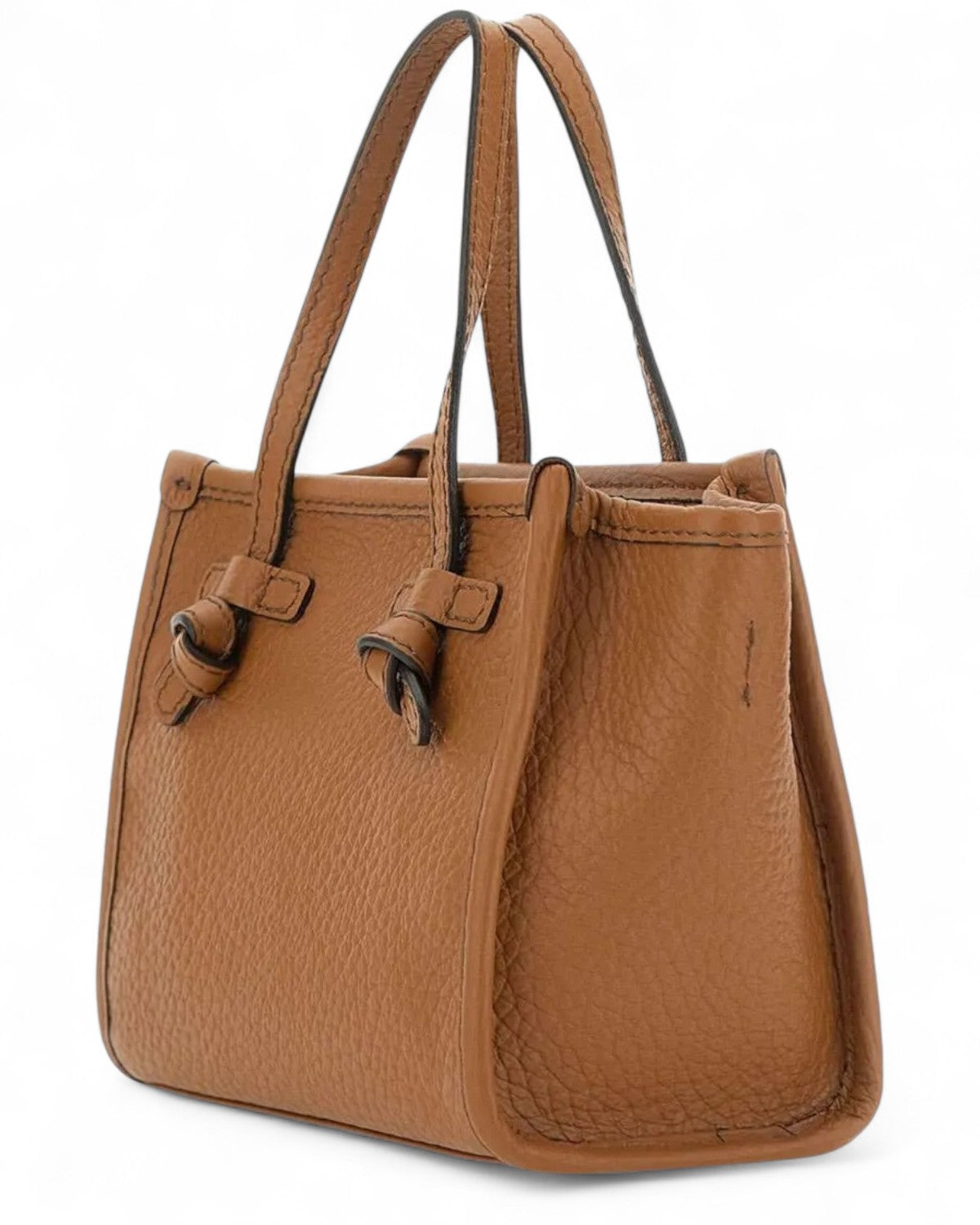 Profilo laterale della Borsa Marcella Joy Gianni Chiarini, design strutturato e manici doppi, ideale per outfit da sera invernali.