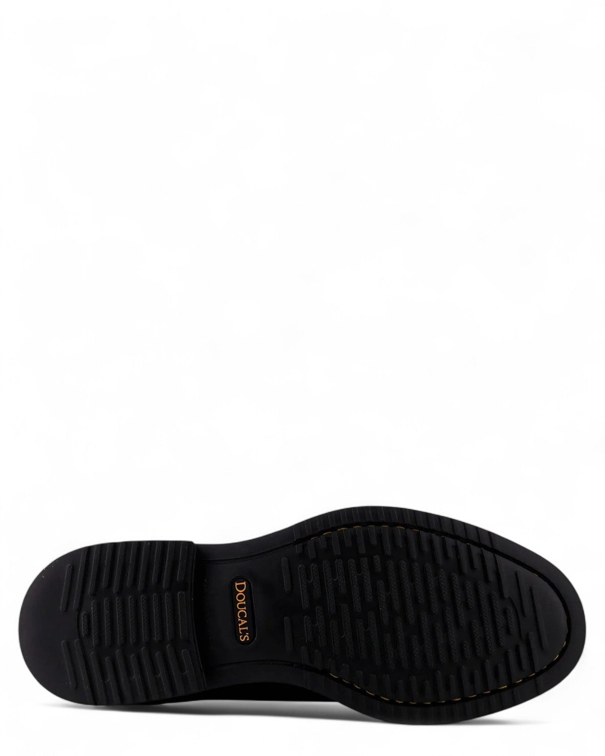 Suola in gomma nera delle scarpe stringate Doucal’s, con logo inciso e battistrada antiscivolo, ideale per l’inverno FW26.