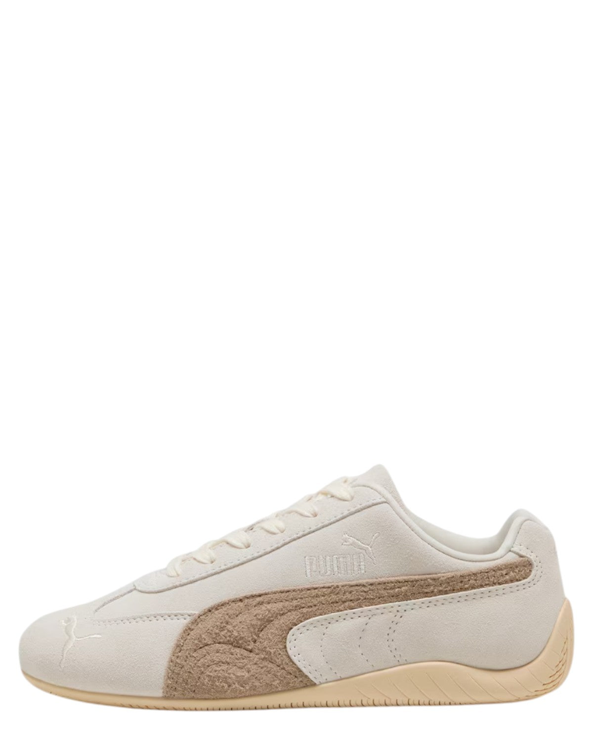 Scarpa Puma Speedcat Suede panna con logo laterale e dettagli in suede marrone chiaro, perfetta per look casual invernali.