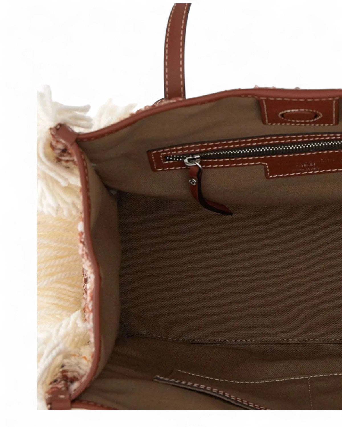 Interno borsa Marcella plaid con frange elegante, ampia tasca con zip e finiture in pelle, ideale per uso quotidiano con stile e funzionalità.