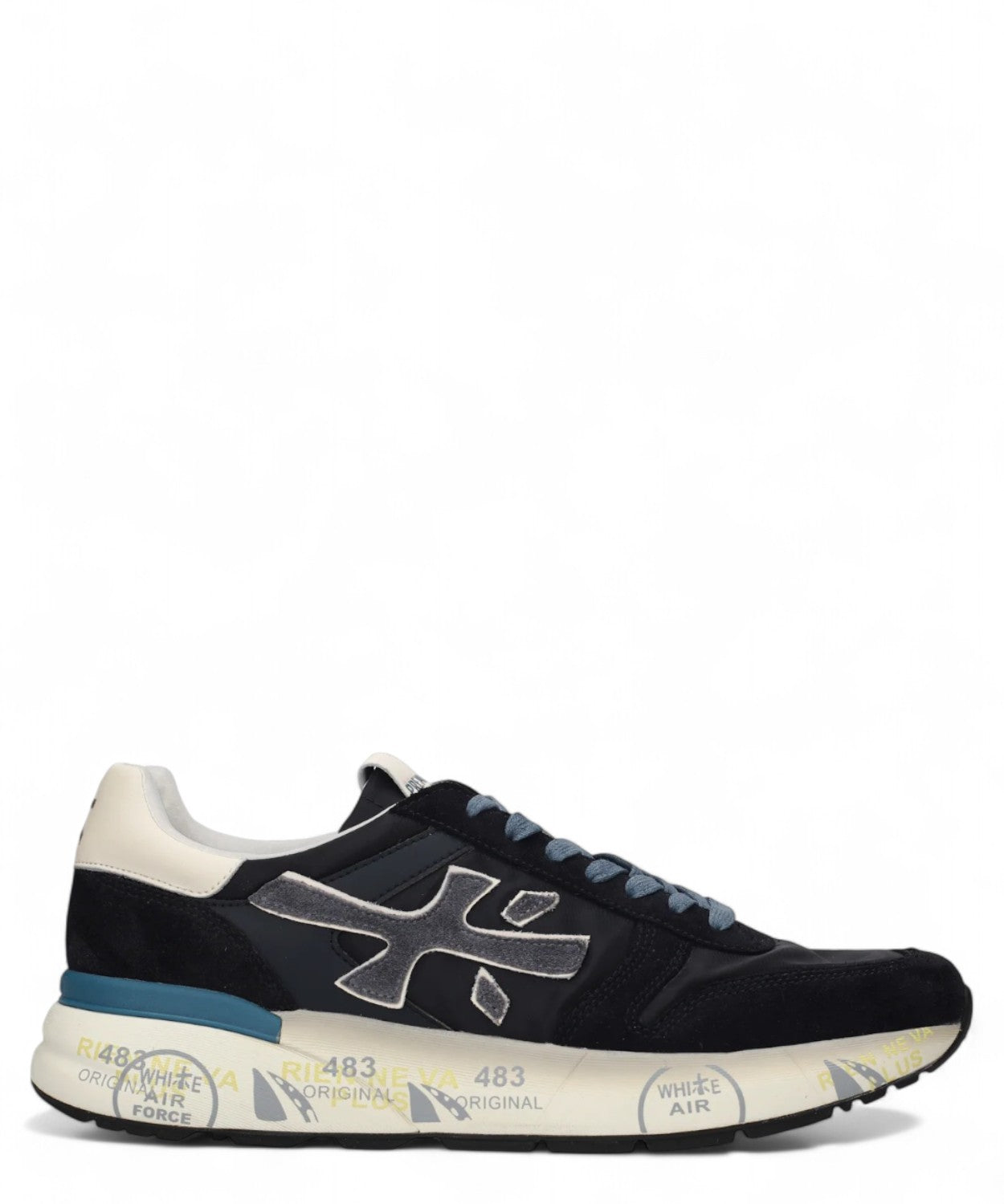 Sneakers Premiata MICK 7716 blu uomo con tomaia in pelle e tessuto, logo laterale argento e suola con scritte, stile casual luxury.