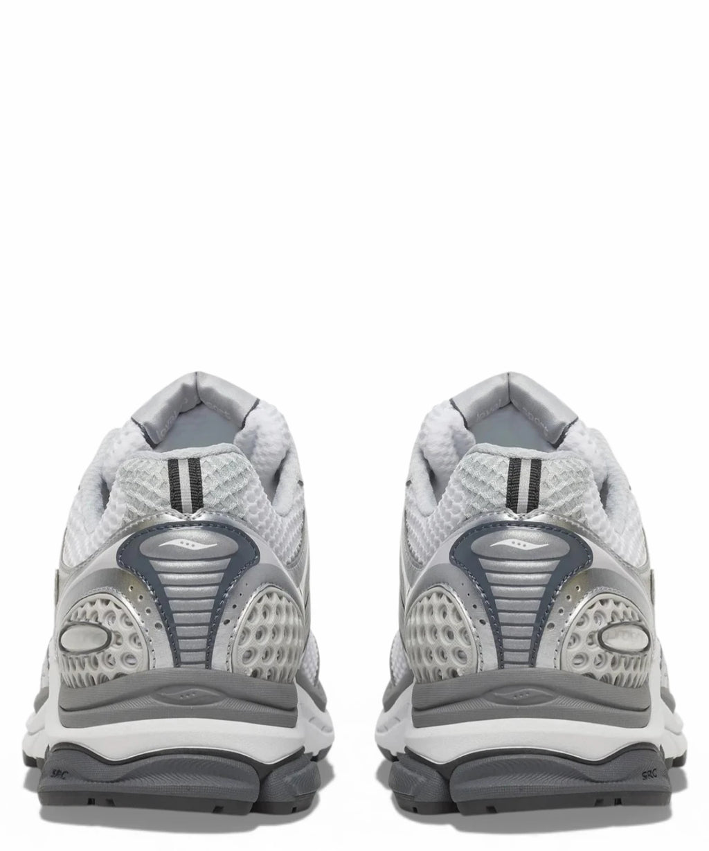 Saucony ProGrid Triumph 4 Sneakers – Comfort and Retro Style