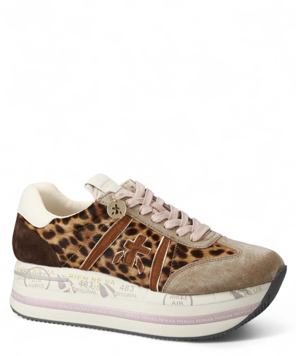 Sneakers Premiata Beth 7741 leopardate in pelle e camoscio, vista angolata frontale. Design artigianale italiano per outfit donna inverno FW26.
